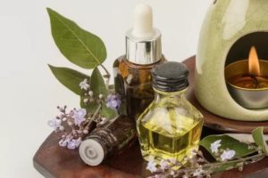 Какое эфирное масло помогает при климаксе