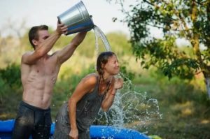 Обливания холодной водой при климаксе