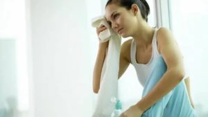 Что пить при месячных если бросает в жар